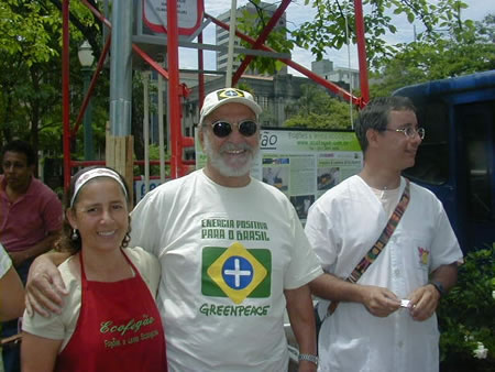 O ator Lima Duarte visitou a exposição e o stand do Ecofogão.